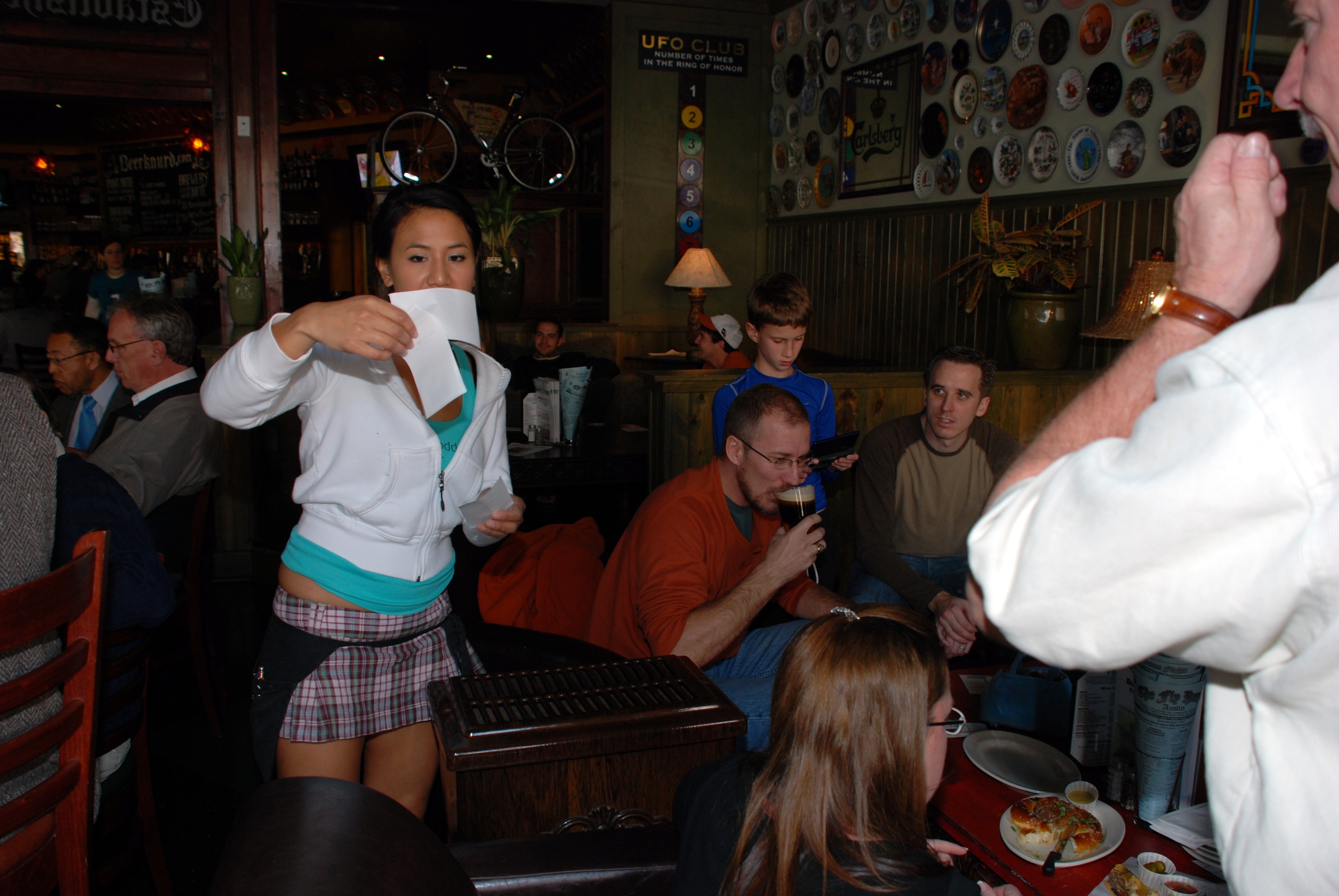2009-01-25-05 NANA-HI 60TH BD6.jpg